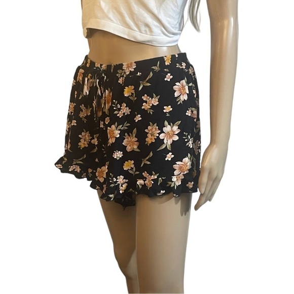 American Eagle Black & Peach Floral Print Ruffle Shorts - Picture 4 of 11